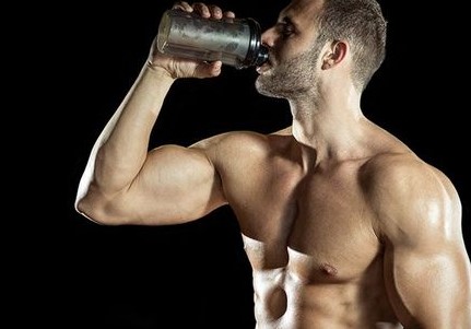 muscular-man-drinking-protein-shake