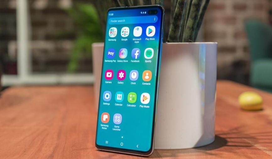Galaxy Fold 2 images shows a look-alike phone as Motorola Razr Galaxy Fold 2 images shows a look-alike phone as Motorola Razr