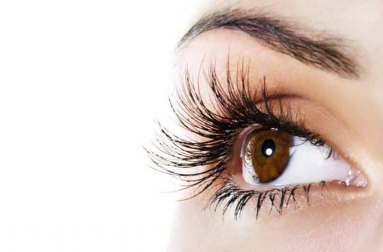 Grow Your Eyelashes With This 2 Ingredient Homemade Serum