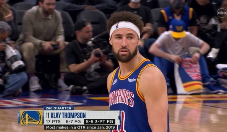 Klay Thompson scores