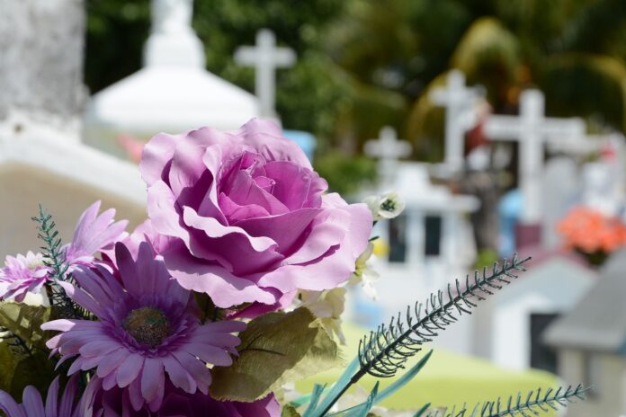 4 Ways to Show Sympathy for Someone’s Death