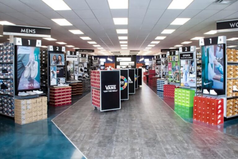 Fun, Footwear How many locations does Shoe Carnival have?